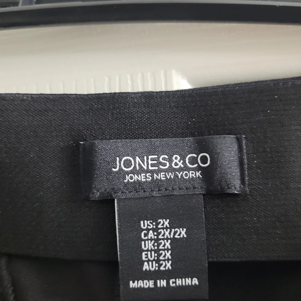 Jones New York Classic Black Straight Leg Pants - Picture 2 of 3